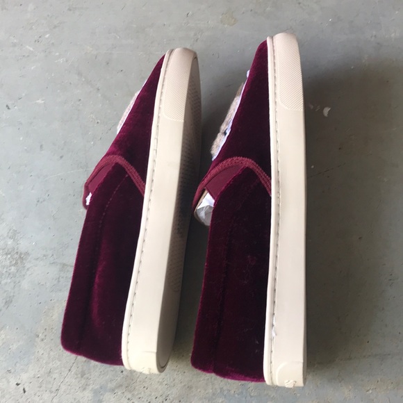 Saludos Velvet Burgundy Slip-On Shoes with Llama Design - Picture 5 of 6